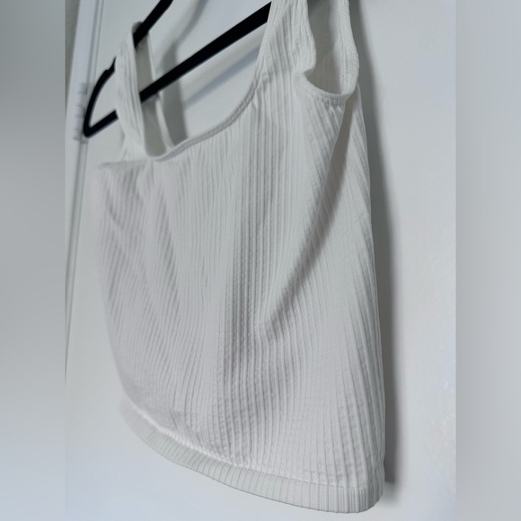 by Athropologie Seamless Textured Tank Size S/M Ribbed White Tank - Picture 3 of 6